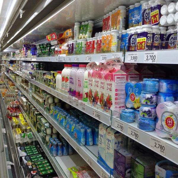 Photo taken at 이마트 (E-Mart) by Kate H. on 4/16/2014-济州市塔洞38易买得超市 Photo taken at 이마트 (E-Mart) by Kate H. on 4/16/2014