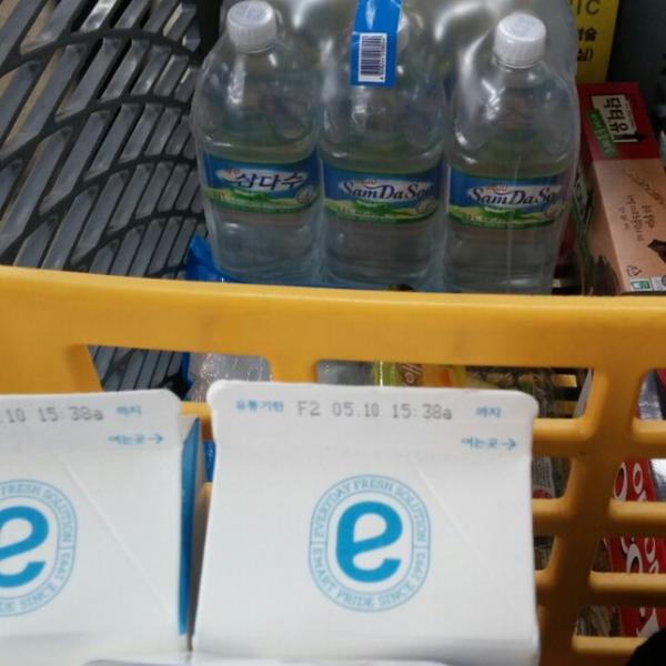 Photo taken at 이마트 (E-Mart) by M C J. on 5/3/2014-济州市塔洞38易买得超市 Photo taken at 이마트 (E-Mart) by M C J. on 5/3/2014