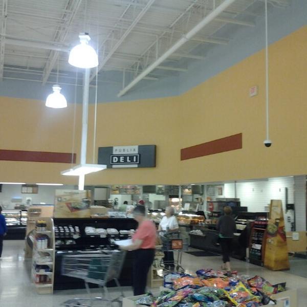 Photo taken at Publix by Arthur D. on 10/17/2012