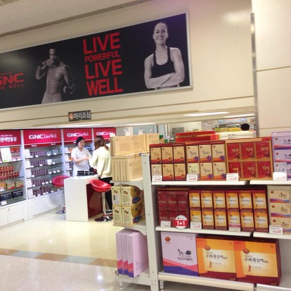 Photo taken at 이마트 (e-mart) by Kim J. on 5/5/2014-釜山广域市中央大街1841易买得超市 Photo taken at 이마트 (e-mart) by Kim J. on 5/5/2014