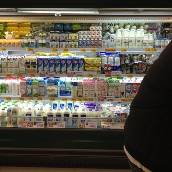 Photo taken at 이마트 (e-mart) by Jounghun W. on 11/18/2012-京畿道高阳市西区798易买得超市 Photo taken at 이마트 (e-mart) by Jounghun W. on 11/18/2012