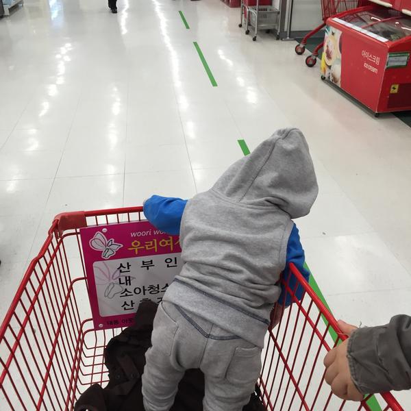 Photo taken at 홈플러스 / Home Plus by Wonho E. on 2/14/2015-庆尚南道金海市2078 Photo taken at 홈플러스 / Home Plus by Wonho E. on 2/14/2015