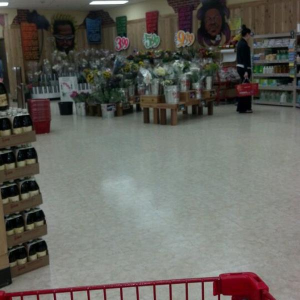 Photo taken at Trader Joe's by Marce P. on 6/5/2012-美国加利福尼亚州洛杉矶日落大道西8000 Photo taken at Trader Joe's by Marce P. on 6/5/2012
