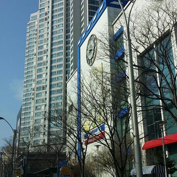 Photo taken at 홈플러스 (Home plus) by Johnny K. on 1/30/2014-釜山市海云台区Centum东路6号(Centum City店) Photo taken at 홈플러스 (Home plus) by Johnny K. on 1/30/2014