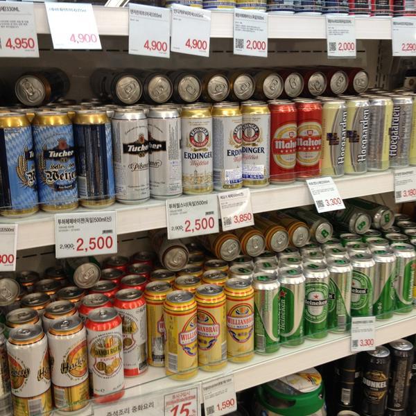 Photo taken at 이마트 (emart) by Tai K. on 4/26/2013-首尔特别市瑞草区16易买得超市 Photo taken at 이마트 (emart) by Tai K. on 4/26/2013