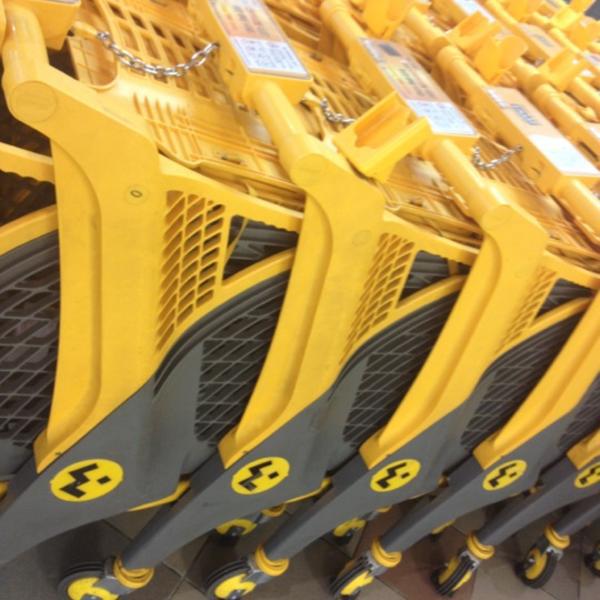 Photo taken at 이마트 (emart) by Hannah K. on 6/19/2012-首尔特别市瑞草区16易买得超市 Photo taken at 이마트 (emart) by Hannah K. on 6/19/2012