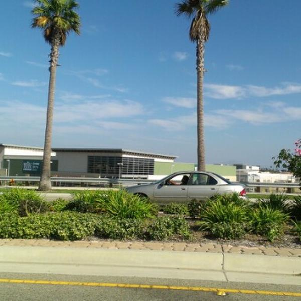 Photo taken at Whole Foods Market by Ben J. D. on 10/4/2012-加尼福尼亚奥克斯纳德镇中心街道650(中收集在河滨公园) Photo taken at Whole Foods Market by Ben J. D. on 10/4/2012