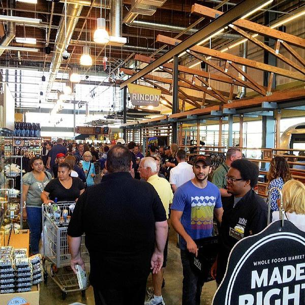 Photo taken at Whole Foods Market by Jason W. on 6/19/2013-加尼福尼亚奥克斯纳德镇中心街道650(中收集在河滨公园) Photo taken at Whole Foods Market by Jason W. on 6/19/2013