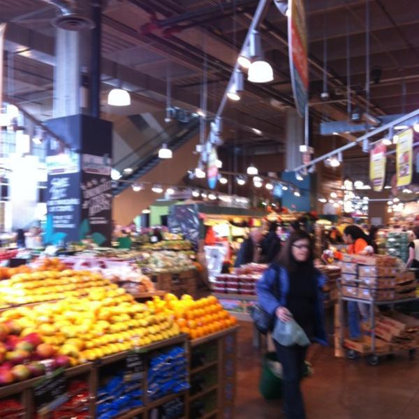 Photo taken at Whole Foods Market by Rebecca S. on 5/5/2012-美国芝加哥金斯伯里街1550 Photo taken at Whole Foods Market by Rebecca S. on 5/5/2012