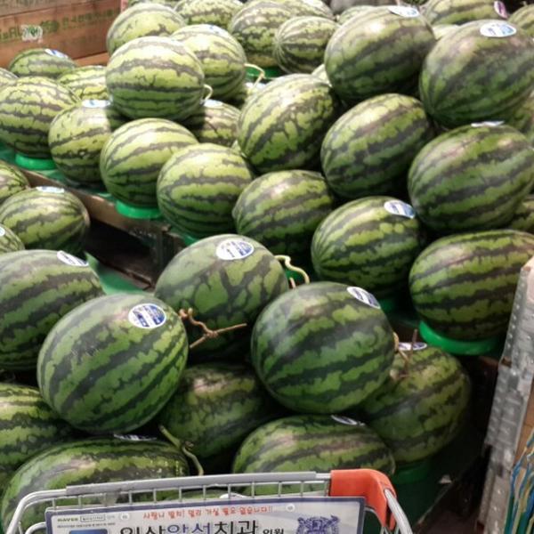 Photo taken at 이마트 (e-mart) by Changhoon O. on 6/9/2013-京畿道高阳市义山区1124易买得超市 Photo taken at 이마트 (e-mart) by Changhoon O. on 6/9/2013