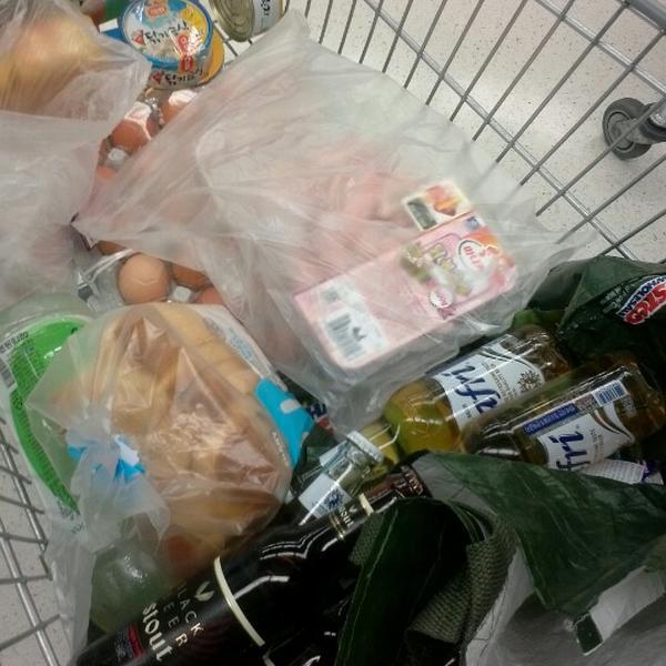 Photo taken at 이마트 (e-mart) by 종민 김. on 9/9/2012-京畿道高阳市义山区1124易买得超市 Photo taken at 이마트 (e-mart) by 종민 김. on 9/9/2012