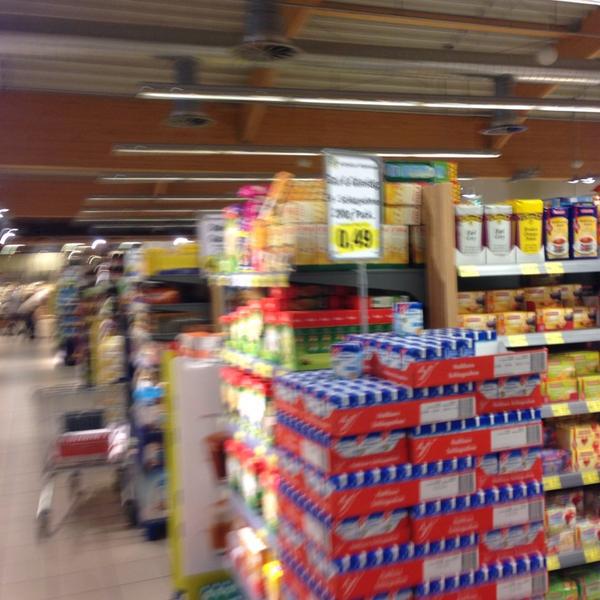 Photo taken at EDEKA FrischeCenter Hövener by Tobe K. on 2/28/2014