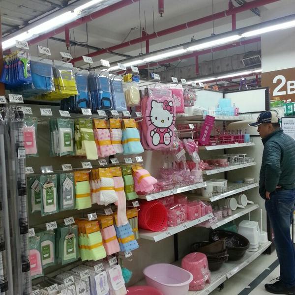 Photo taken at E Mart Mall by plumayu on 3/1/2014-济州特别自治道济州市易买得超市 Photo taken at E Mart Mall by plumayu on 3/1/2014