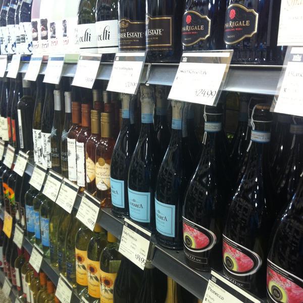 Photo taken at Whole Foods by Katie G. on 4/13/2013-美国印第安纳州米沙沃卡葡萄路4230 Photo taken at Whole Foods by Katie G. on 4/13/2013