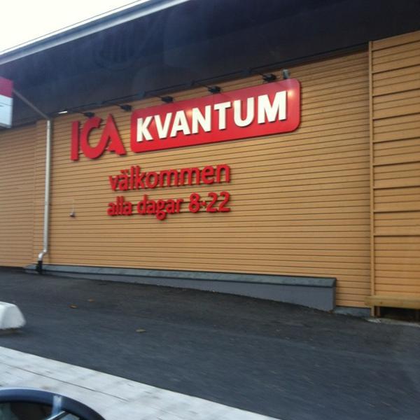 Photo taken at ICA Kvantum Lidingö by Jg on 11/11/2011