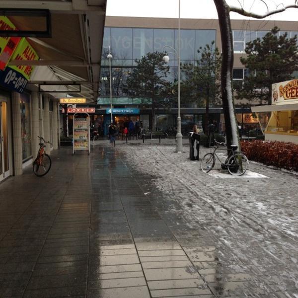 Photo taken at Albert Heijn by Eric v. on 12/7/2012-荷兰阿姆斯特丹亥姆霍兹街63号 Photo taken at Albert Heijn by Eric v. on 12/7/2012