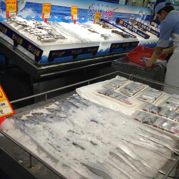 Photo taken at 홈플러스 (Home Plus) by Yoonseok H. on 5/29/2013-首尔市麻浦区世界杯路240号世界杯体育场内(世界杯店) Photo taken at 홈플러스 (Home Plus) by Yoonseok H. on 5/29/2013