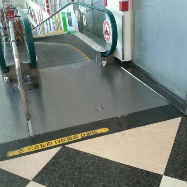 Photo taken at 홈플러스 (Home plus) by 구피야 on 4/15/2012-大邱市西区达句伐大路1821号(内唐店) Photo taken at 홈플러스 (Home plus) by 구피야 on 4/15/2012