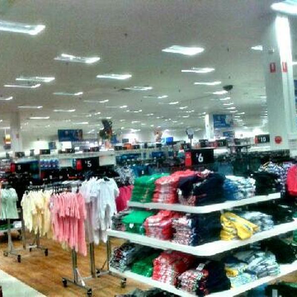 Photo taken at Coles by Danvie D. on 8/14/2012-昆士兰州阳光海岸麦科洛街电源路Coles超市 Photo taken at Coles by Danvie D. on 8/14/2012