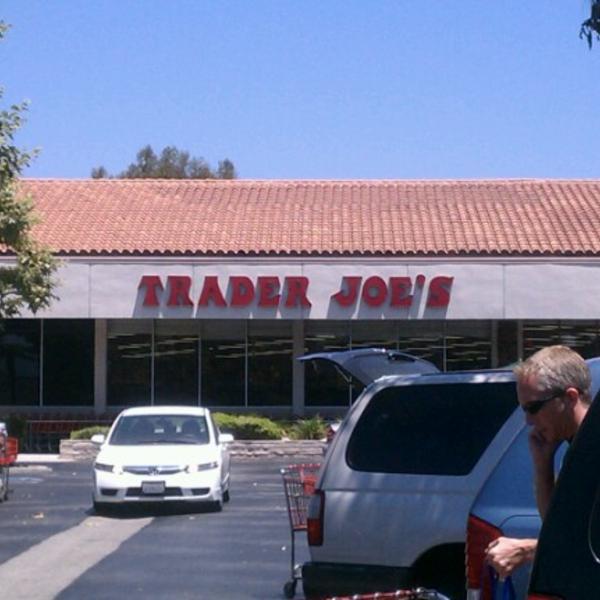 Photo taken at Trader Joe's by TJ M. on 7/2/2012-加利福尼亚州绍曾德奥克斯洛杉矶市阿博尔斯大道451 Photo taken at Trader Joe's by TJ M. on 7/2/2012
