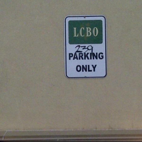 Photo taken at LCBO by Wayne C. on 6/21/2012-加拿大安大略省桑德贝雷霆中心威廉堡路969 Photo taken at LCBO by Wayne C. on 6/21/2012