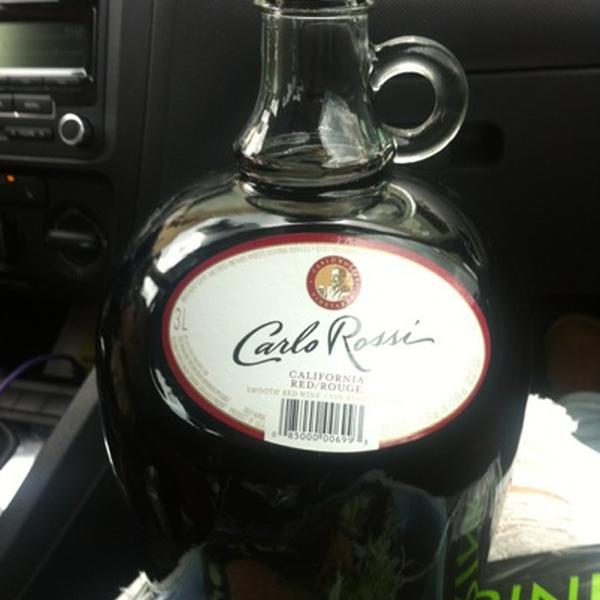 Photo taken at LCBO by Debbie on 9/8/2012-加拿大安大略省桑德贝雷霆中心威廉堡路969 Photo taken at LCBO by Debbie on 9/8/2012