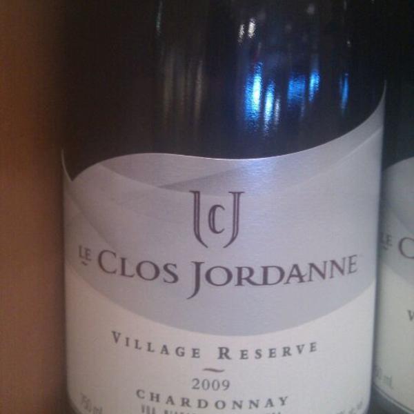 Photo taken at LCBO by Mario H. on 1/20/2012-加拿大安大略省桑德贝雷霆中心威廉堡路969 Photo taken at LCBO by Mario H. on 1/20/2012