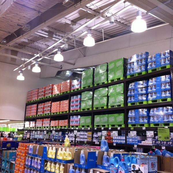 Photo taken at 이마트 트레이더스 (E-mart Traders) by Sukil Y. on 4/20/2013-京畿道龙仁兴区2457易买得超市 Photo taken at 이마트 트레이더스 (E-mart Traders) by Sukil Y. on 4/20/2013