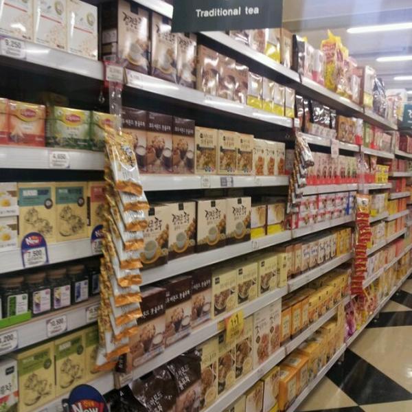 韩国的特色产品홈플러스 (Home plus)图片库