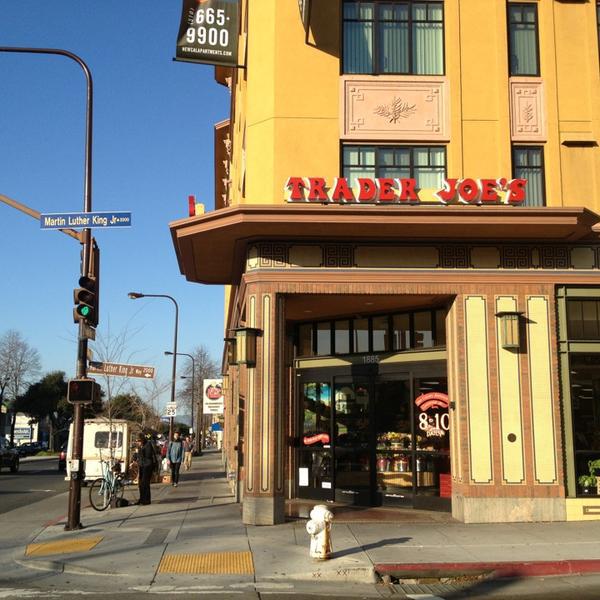 Trader Joe's乔氏连锁柏克莱店 加利福尼亚州94703 伯克利 大学大道（在马丁路德金路）1885号
