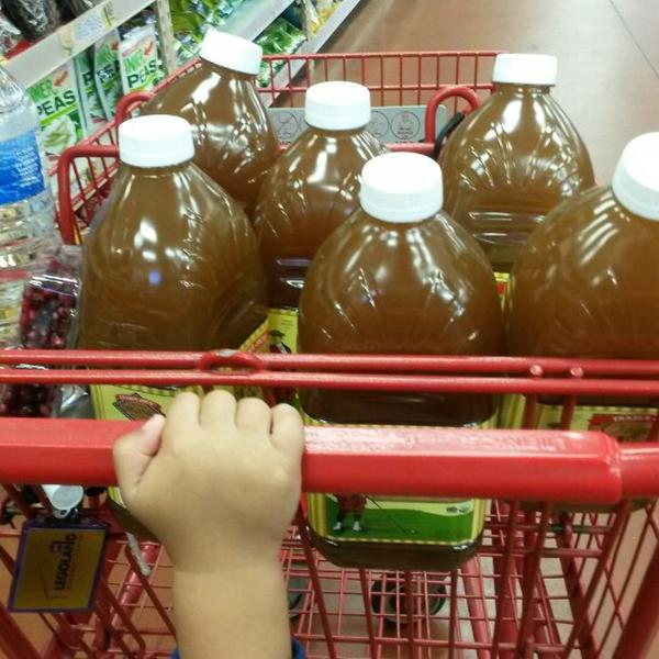 Photo taken at Trader Joe's by Dianne -伊利诺州拉格兰奇市奥格登大道拉格兰奇路北25号 Photo taken at Trader Joe's by Dianne