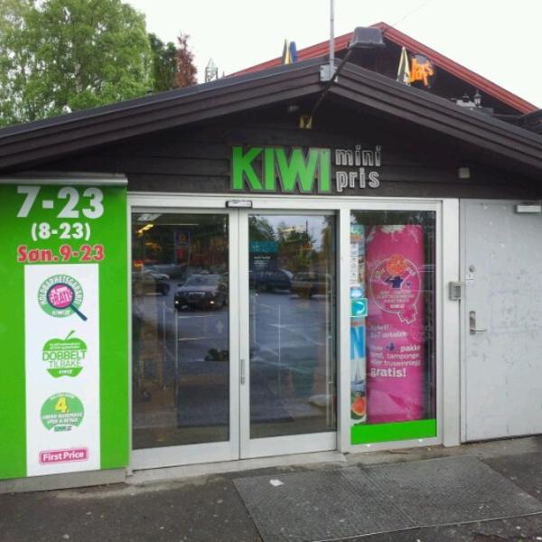 Photo taken at Kiwi by Kim W. on 6/17/2012