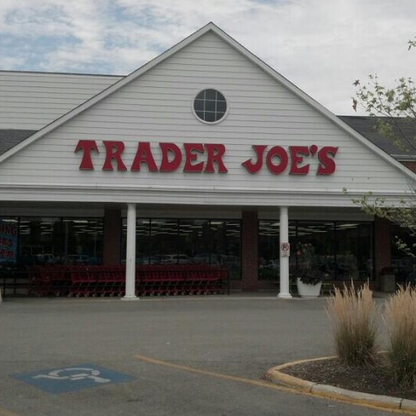 Photo taken at Trader Joe's by Hilary M. on 7/23/2012-美国伊利诺斯州内珀维尔华盛顿街44 Photo taken at Trader Joe's by Hilary M. on 7/23/2012