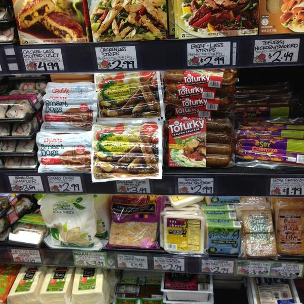 Photo taken at Trader Joe's by Brandon B. on 3/26/2013-美国伊利诺斯州内珀维尔华盛顿街44 Photo taken at Trader Joe's by Brandon B. on 3/26/2013