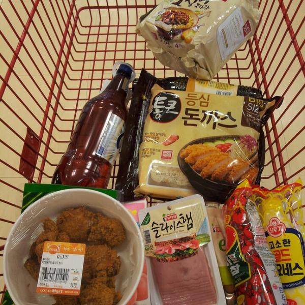 Photo taken at 롯데마트 (LOTTE Mart) by 장현 김. on 4/7/2013-全北全州完山区240乐天超市 Photo taken at 롯데마트 (LOTTE Mart) by 장현 김. on 4/7/2013
