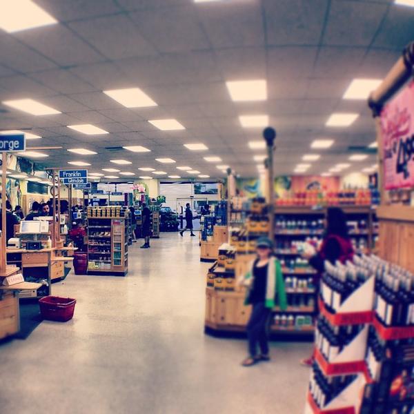 Photo taken at Trader Joe's by Jamie B. on 4/13/2012-加尼福尼亚 洛杉矶海波龙大道2738(在密苏里安大略省休闲街) Photo taken at Trader Joe's by Jamie B. on 4/13/2012