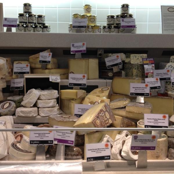 Photo taken at Monoprix by Geraldine H. on 11/15/2012-法国布洛涅比扬古饶勒斯大道187号 Photo taken at Monoprix by Geraldine H. on 11/15/2012