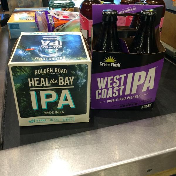 Photo taken at Whole Foods Market by @ryandrake on 10/11/2014-美国加利福尼亚州圣塔克拉利塔瓦伦西亚大道24130 Photo taken at Whole Foods Market by @ryandrake on 10/11/2014