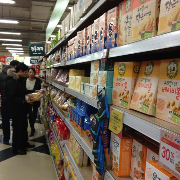 Photo taken at 홈플러스 (Home Plus) by Sunny K. on 12/19/2012-首尔市麻浦区世界杯路240号世界杯体育场内(世界杯店) Photo taken at 홈플러스 (Home Plus) by Sunny K. on 12/19/2012