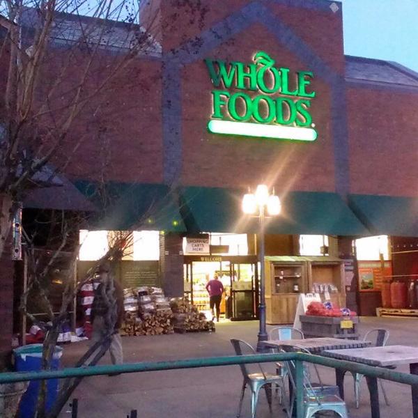 Photo taken at Whole Foods Market by Judy B. on 1/25/2014-阿肯色小岩城罗德尼·帕勒姆路10700(在盖茨街道) Photo taken at Whole Foods Market by Judy B. on 1/25/2014