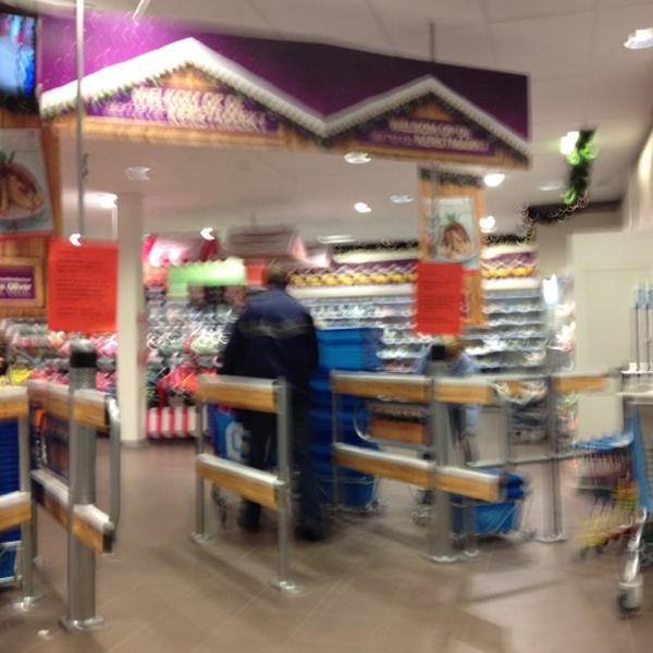 Photo taken at Albert Heijn by Andi M. on 12/6/2012-荷兰南荷兰省卢恩朱莉安娜街37-41号 Photo taken at Albert Heijn by Andi M. on 12/6/2012