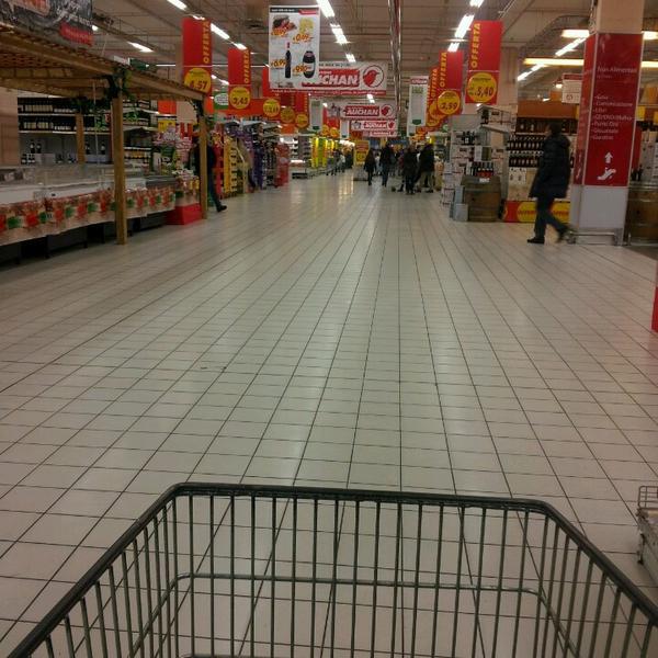 Photo taken at Centro Commerciale Dei Laghi 'Auchan' by Stefano C. on 2/17/2013-意大利伦巴第雷斯卡尔迪纳帕尔米罗·陶里亚蒂街52 Photo taken at Centro Commerciale Dei Laghi 'Auchan' by Stefano C. on 2/17/2013