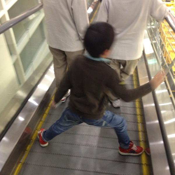 Photo taken at 이마트 (e-mart) by Jiksoo K. on 4/5/2013