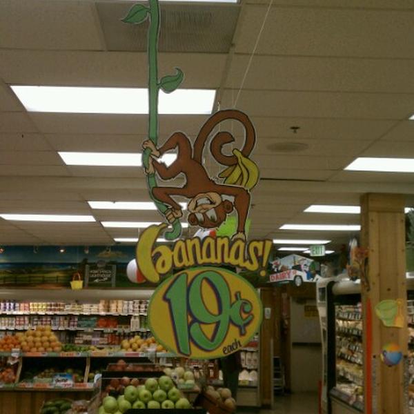 Photo taken at Trader Joe's by TJ M. on 8/3/2012-加尼福尼亚太平洋丛林森林大道1170(普雷斯科特巷) Photo taken at Trader Joe's by TJ M. on 8/3/2012