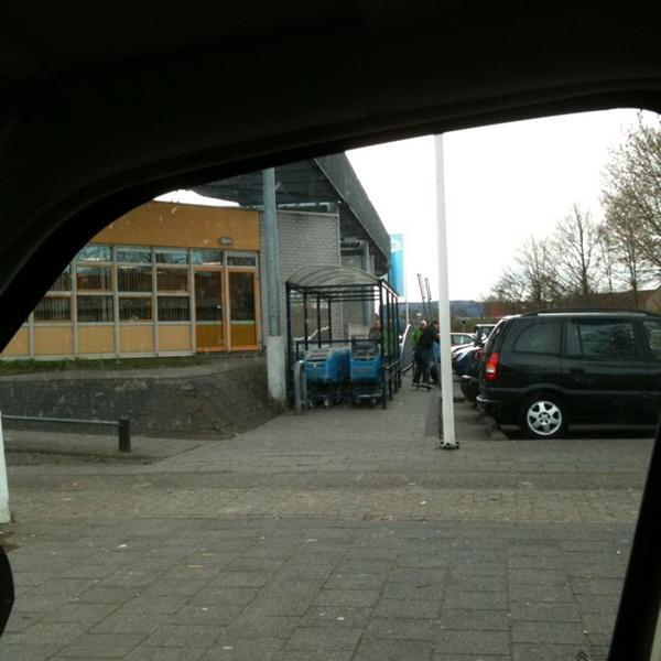 Photo taken at Albert Heijn by Cinta G. on 3/26/2011-荷兰弗莱福兰省阿尔梅勒薰衣草园60号 Photo taken at Albert Heijn by Cinta G. on 3/26/2011