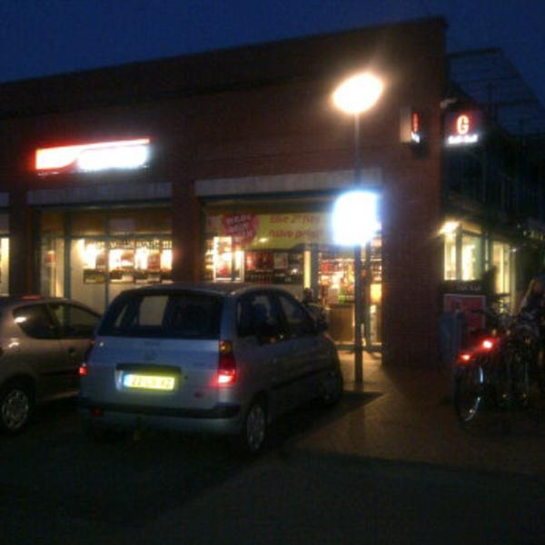 Photo taken at Gall & Gall Helpman by Paul W. on 11/11/2011