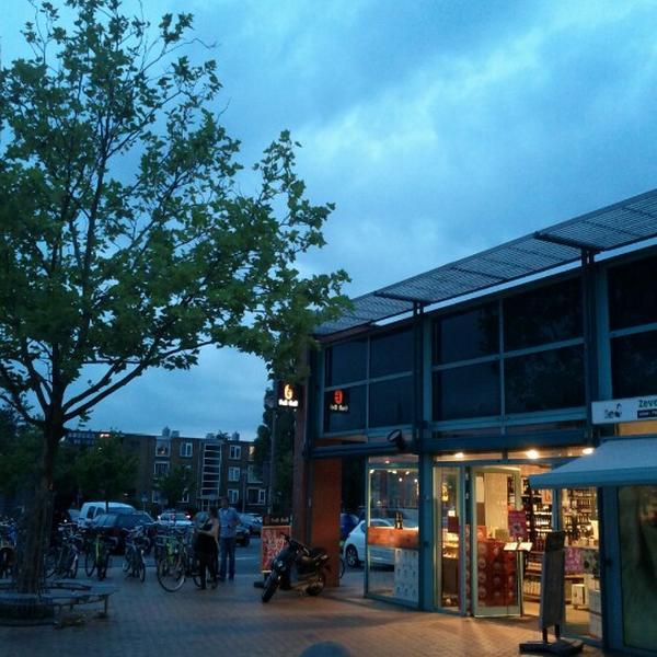 Photo taken at Gall & Gall Helpman by Boris G. on 9/21/2012