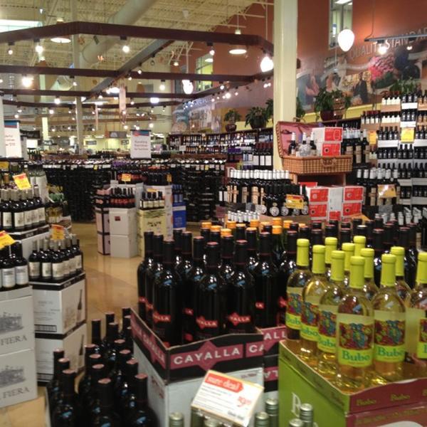 Photo taken at Whole Foods Market by David L. on 9/5/2012-华盛顿州贝尔维尤第116号大街888号 Photo taken at Whole Foods Market by David L. on 9/5/2012