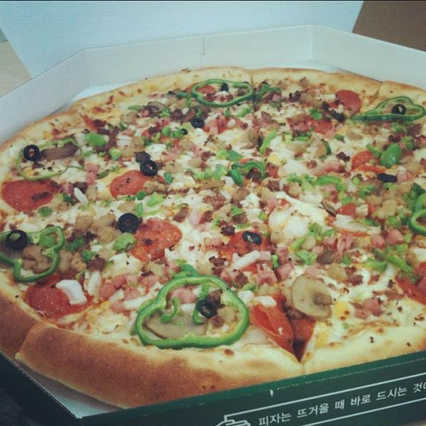 Photo taken at 이마트 (e-mart) by Hyeran S. on 10/15/2011