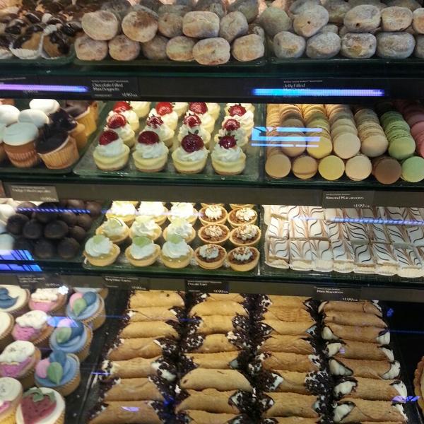 Photo taken at Whole Foods Market by Misung K. on 5/22/2013-德克萨斯州达拉斯科技公园8190(在格林维尔大道) Photo taken at Whole Foods Market by Misung K. on 5/22/2013